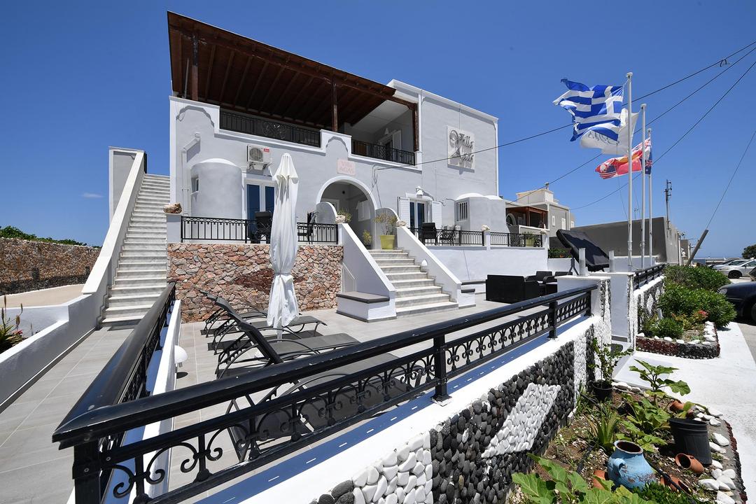 Best hostel in Santorini: Villa Agas